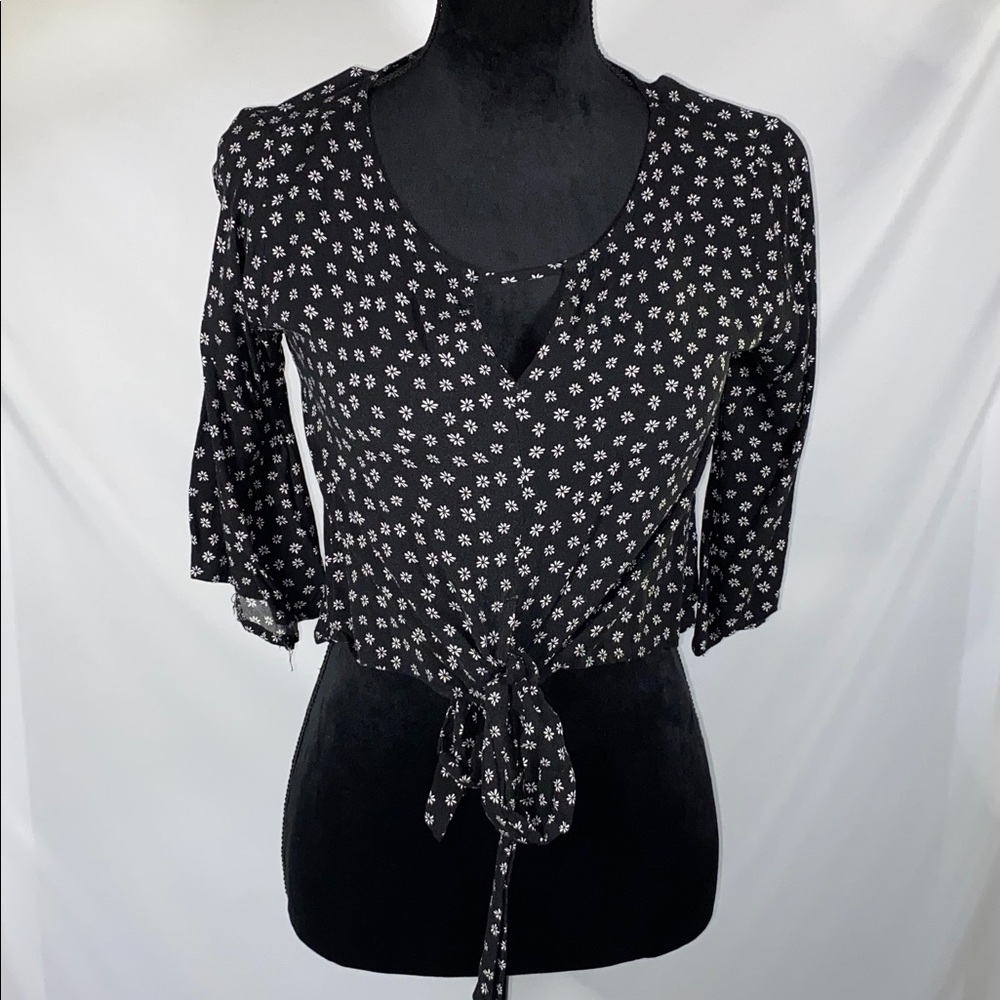 Mossimo Black Ditsy Floral V-Neck Tie Front Crop Blouse Top XS